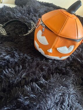 Pumpkin Jack-O'-Lantern Crossbody Bag in Orange & white!